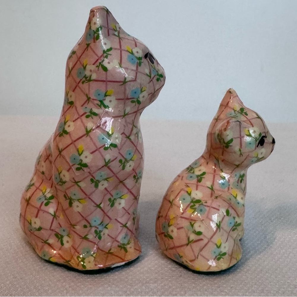 Miniature cat figurines with floral chintz decoupage pattern - Picture 7 of 7